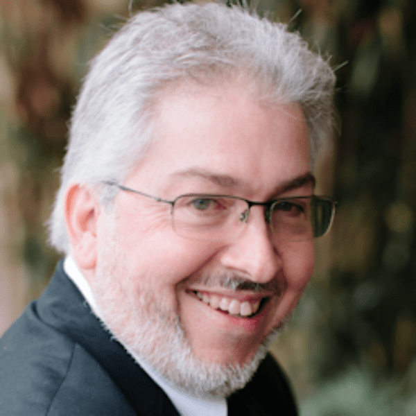 My guest, Dave Jackson takes us on his journey of bravery via everyday life experiences like working at a grocery store and riding in a hot air balloon when you’re terrified of heights. The key is stepping out of your comfort zone and saying yes to more things. Dave says (and we agree) choosing bravery is winning and winning is gratifying.